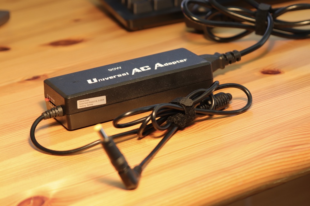 Universal laptop power supply